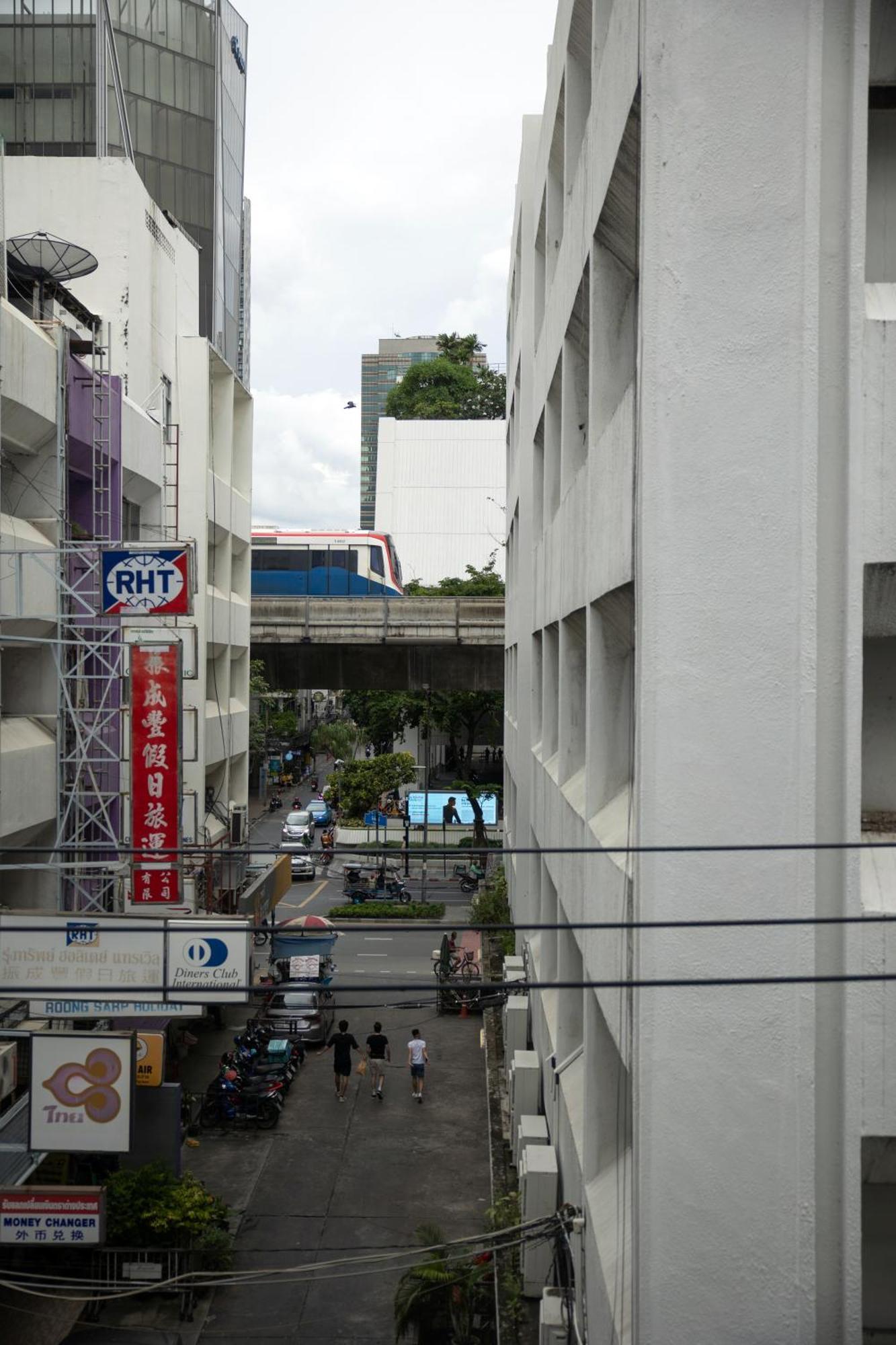 Nantra Silom Hotel Bangkok Exterior photo