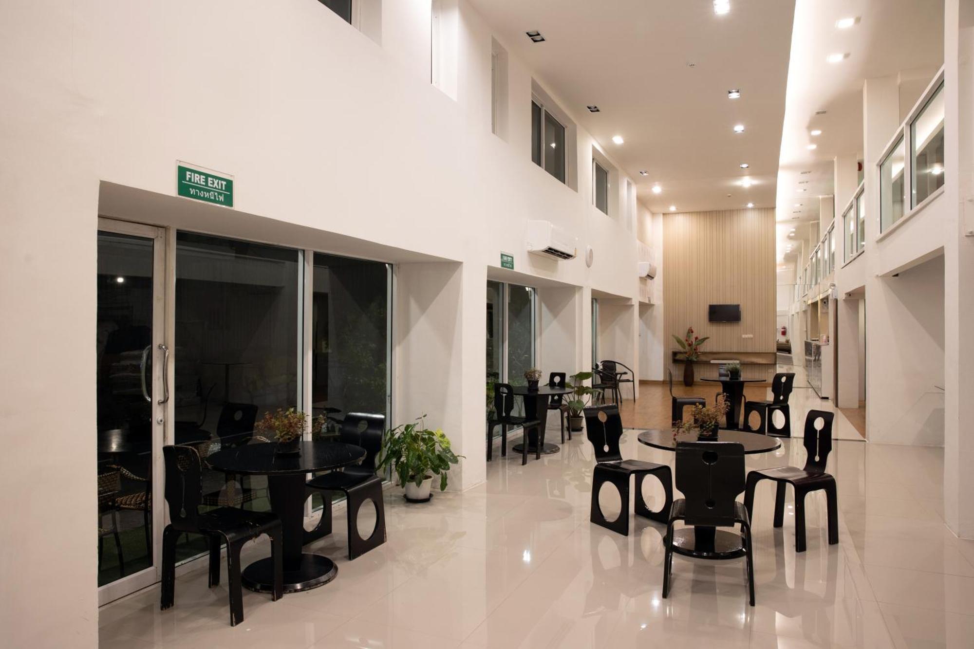 Nantra Silom Hotel Bangkok Exterior photo