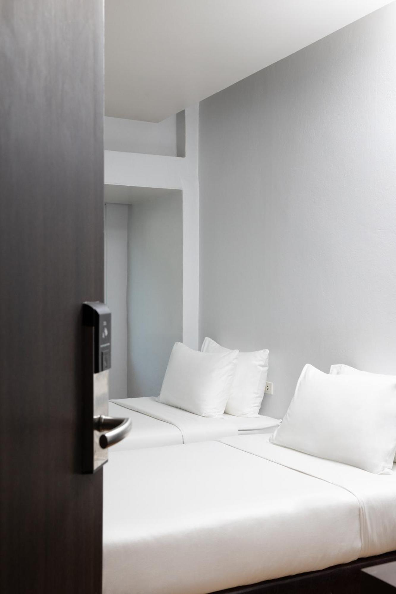 Nantra Silom Hotel Bangkok Room photo
