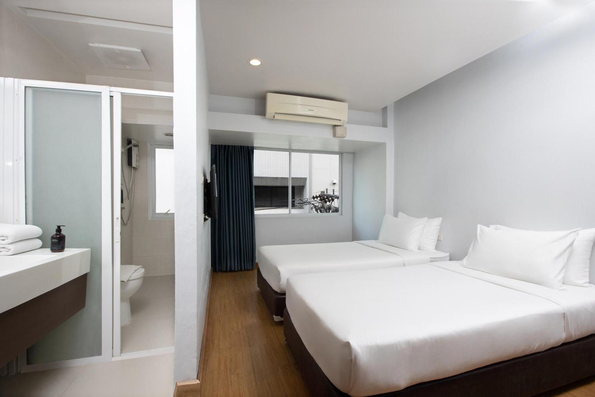 Nantra Silom Hotel Bangkok Exterior photo