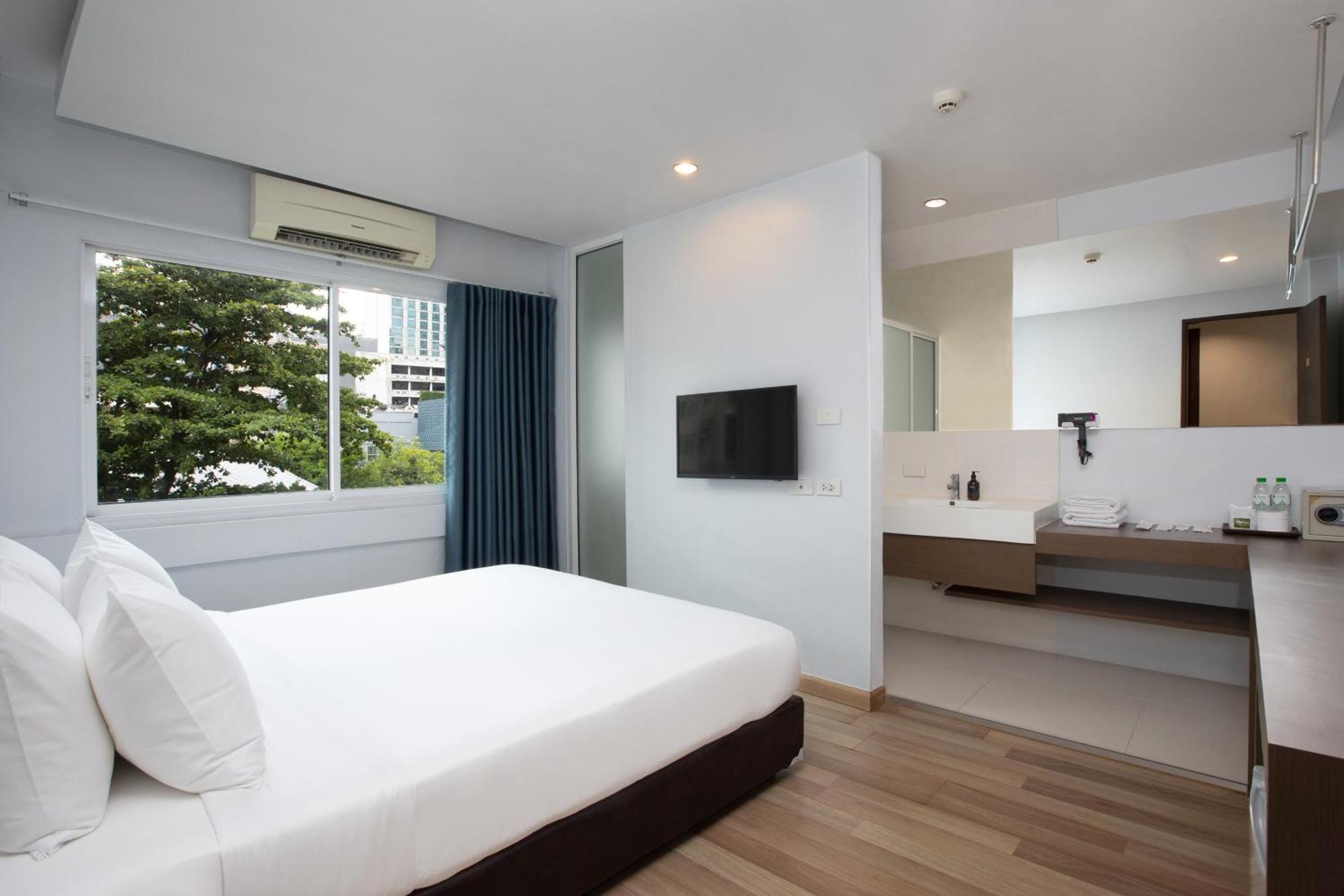 Nantra Silom Hotel Bangkok Exterior photo