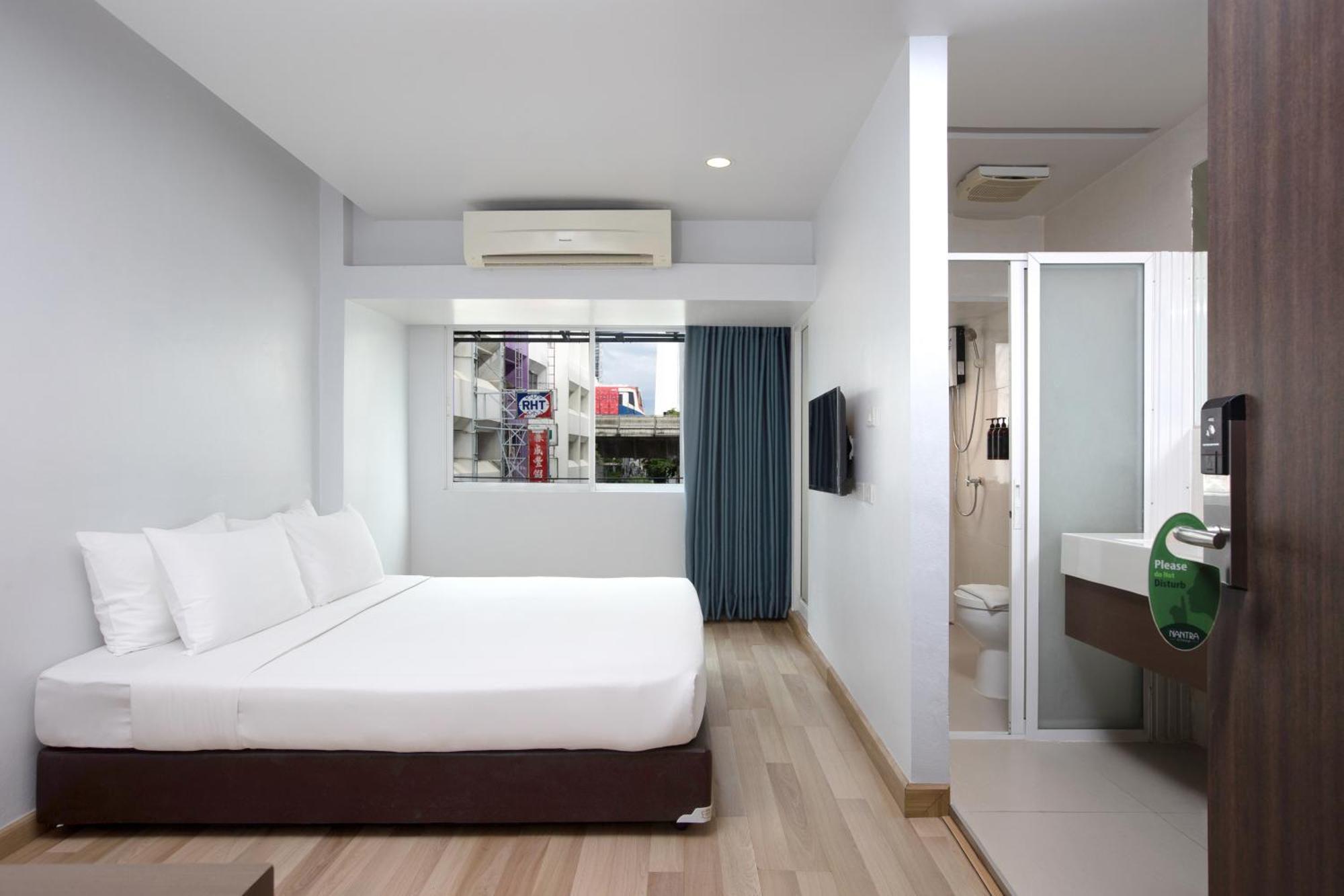 Nantra Silom Hotel Bangkok Exterior photo