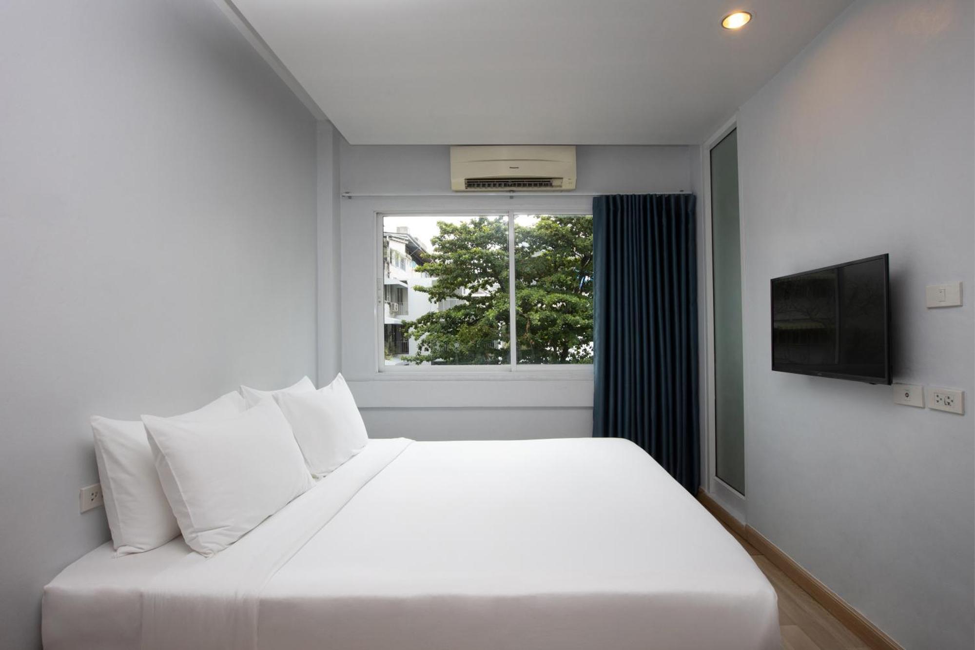 Nantra Silom Hotel Bangkok Exterior photo