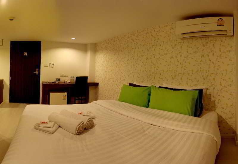 Nantra Silom Hotel Bangkok Exterior photo