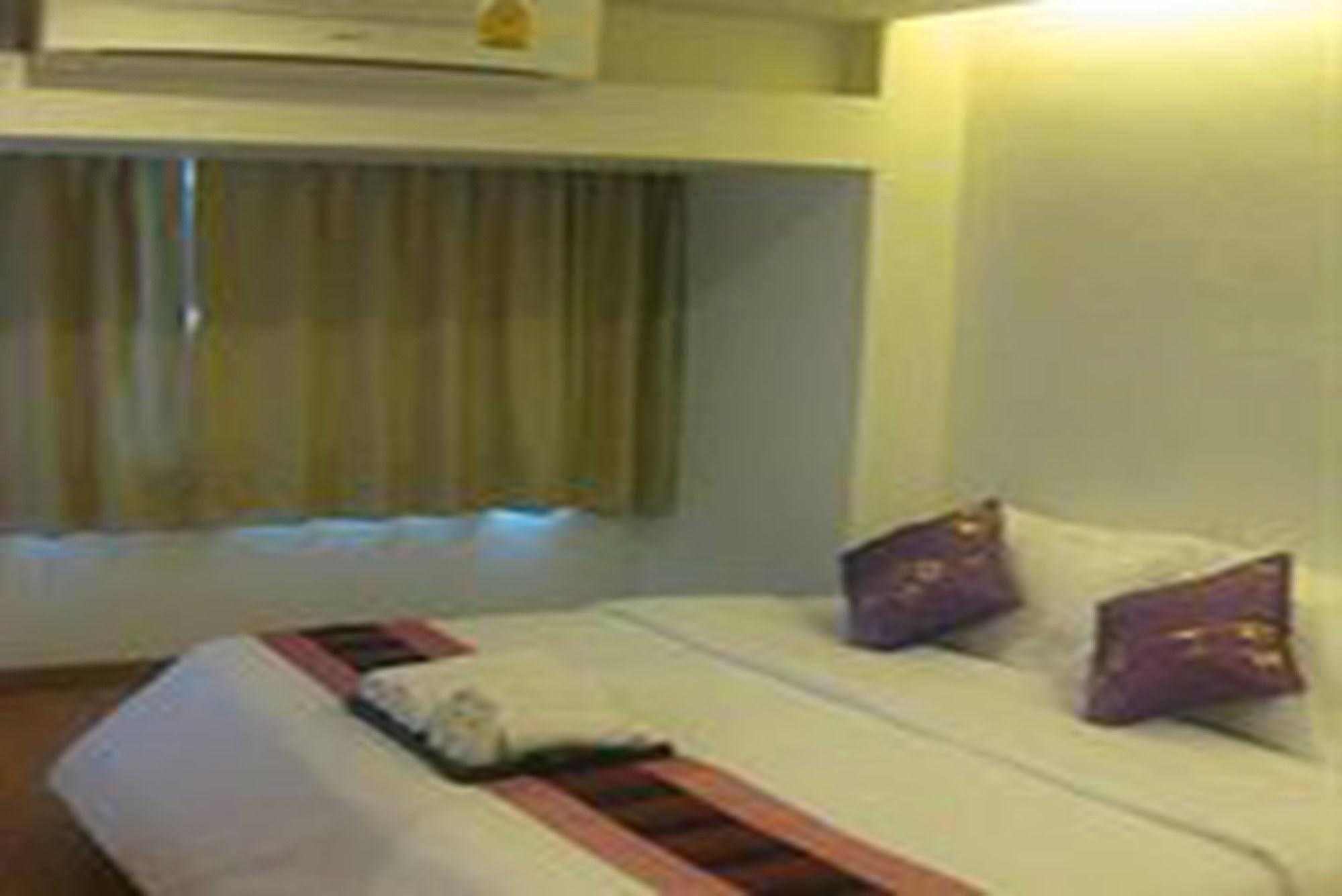 Nantra Silom Hotel Bangkok Exterior photo