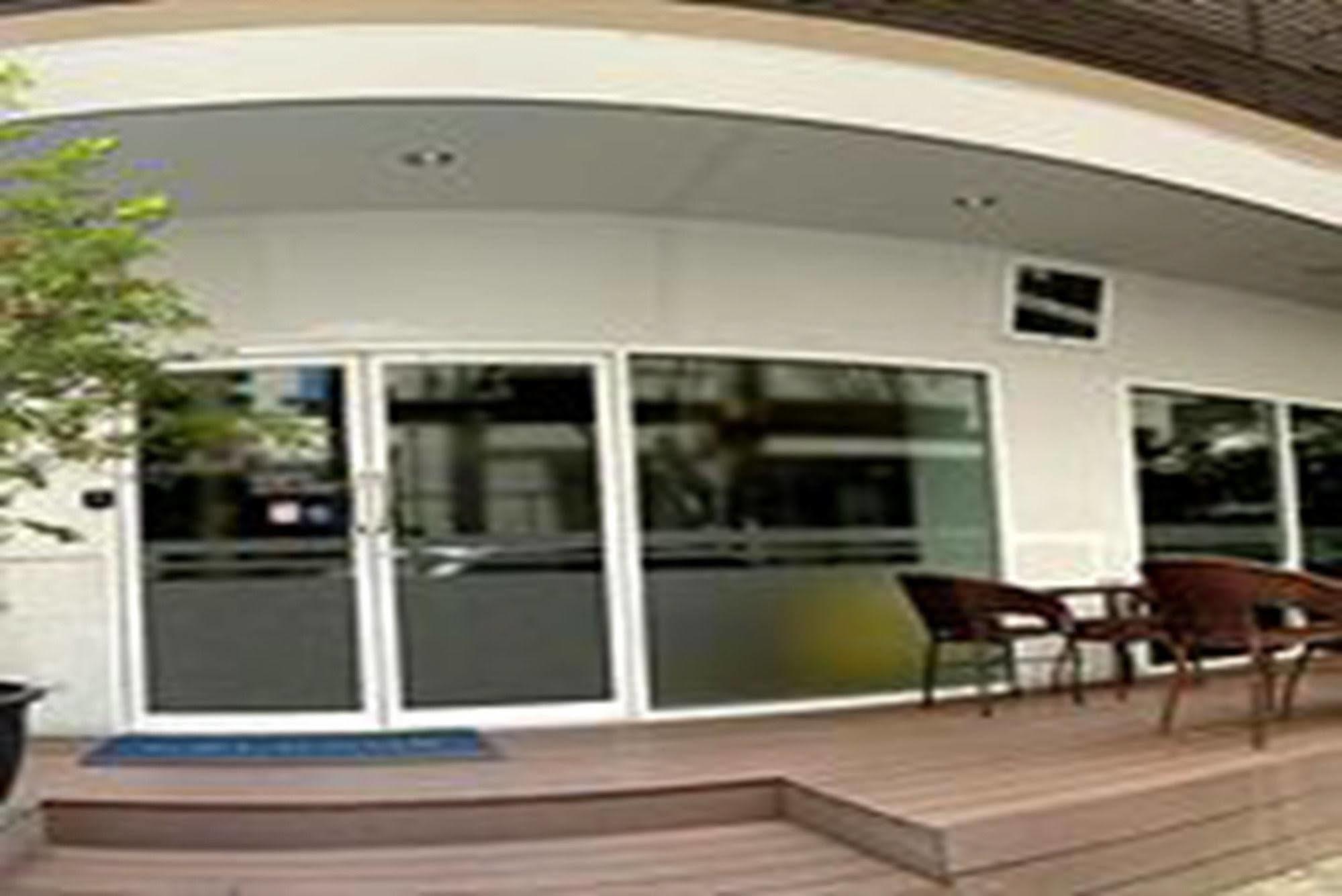 Nantra Silom Hotel Bangkok Exterior photo